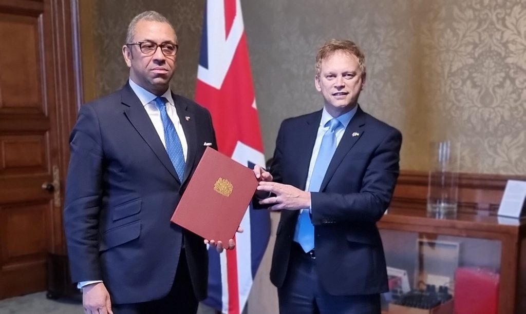 UK bans Russain ships from its ports