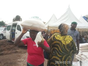 Over 4,000 benefit from sale of seized rice by Customs in Lagos