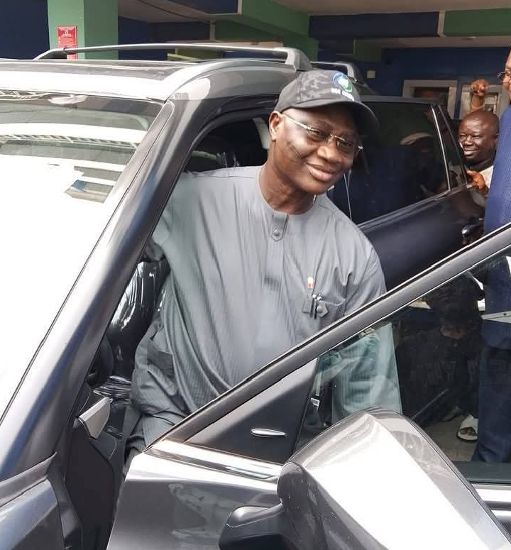 MWUN gifts new Toyota Highlander to President General, Adeyanju