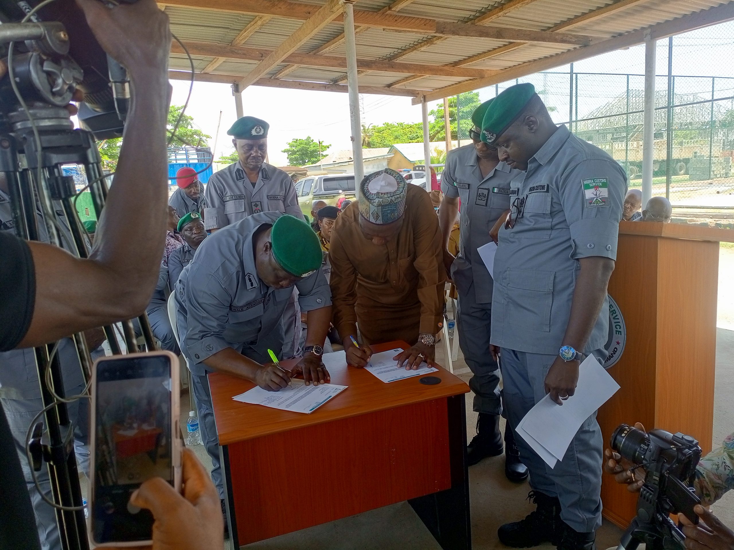 Customs seizes 10,000 bags of expired flour from Egypt at Seme border