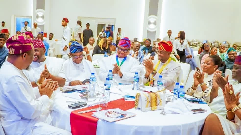 Ex-NIWA boss Oyebamiji bags media-friendly CEO award as Oyetola hails reforms 